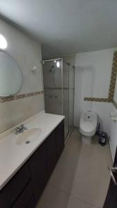 a bathroom with a sink and a toilet at Hermoso departamento mejor ubicación Modelia Bta. in Bogotá