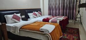 Llit o llits en una habitació de Hotel Simara