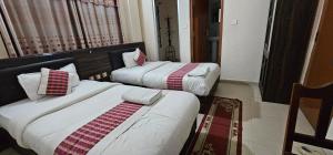 Llit o llits en una habitació de Hotel Simara