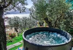 a large tub filled with water in front of a tree at Counting Stars in Recco