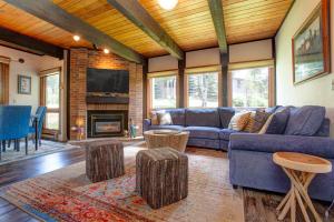 A seating area at Lodge at Steamboat B105