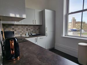 a kitchen with a blender sitting on a counter at The Stray adjacent, Interior-Designed 2-bed Apartment- Luxury in Harrogate