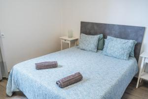 A bed or beds in a room at Paquesito Home