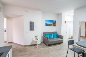 A seating area at Paquesito Home