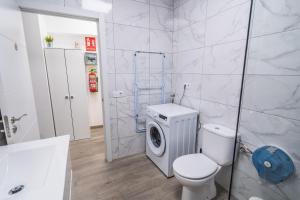 A bathroom at Paquesito Home