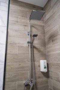 a shower with a shower head in a bathroom at El Puente Holiday Home-II 8,1Kms Airport in Ingenio