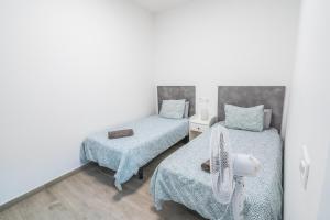 A bed or beds in a room at Paquesito Home