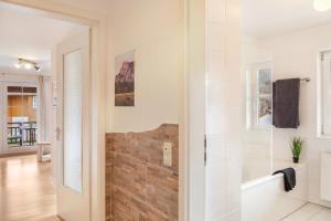 Ένα μπάνιο στο Ferienwohnung Fuchsbau +16 φωτογραφίες