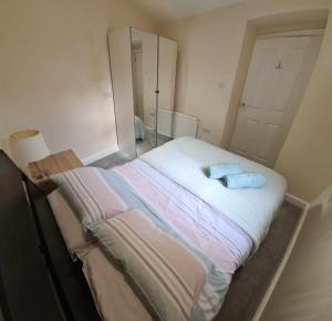 a bedroom with a bed with two towels on it at 'The Potting Shed' in Knaresborough