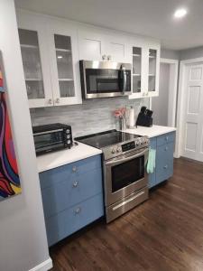 Kuchyň nebo kuchyňský kout v ubytování Middletown Modern Apartment - RIBryan Property