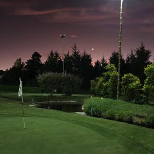 Golf v hotelu nebo okolí