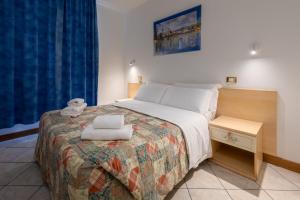 Posteľ alebo postele v izbe v ubytovaní Hotel New Aurora Venice