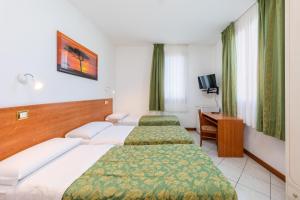 Posteľ alebo postele v izbe v ubytovaní Hotel New Aurora Venice