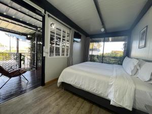 Postel nebo postele na pokoji v ubytování Hotel & Golf Isak Aeropuerto