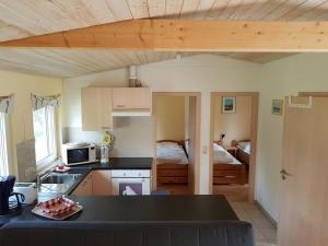 Postel nebo postele na pokoji v ubytování "Ferien Nord-Nordost" Wooster Teerofen "Am Walde" Ferienhaus Komfort