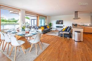 a kitchen and living room with a table and chairs at Waters Edge 04, Waterside Lodge P in South Cerney