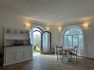 Η κουζίνα ή μικρή κουζίνα στο Villa Eddy