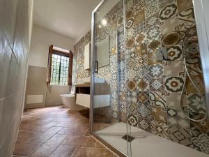 Ένα μπάνιο στο Villa Eddy +47 φωτογραφίες