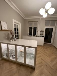 a living room with a counter and a kitchen at City center apartment w/ large private balcony in Aalborg