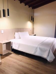Postel nebo postele na pokoji v ubytování Hotel & Golf Isak Aeropuerto