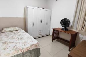 Katil atau katil-katil dalam bilik di Casa aconchegante, 1 suit e 2 quartos/escritório.