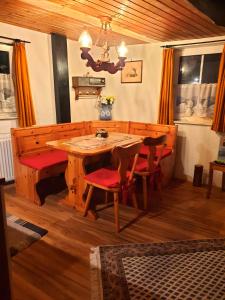 a dining room with a wooden table and chairs at Rheinglück in Kamp-Bornhofen