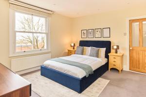 Postel nebo postele na pokoji v ubytování The Peckham Hideaway - Bright 3BDR Flat