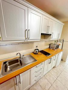 Η κουζίνα ή μικρή κουζίνα στο Firstline apartment Los Cristianos