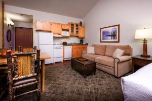 a living room with a couch and a kitchen at Stoneridge Resort in Blanchard