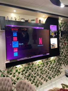 a flat screen tv hanging on a wall at Cozy Flat near downtown Almorsi in Alexandria