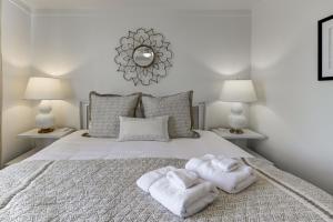 a bedroom with two towels on a bed with two lamps at Historic Carriage House in Columbia