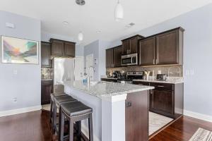 a kitchen with wooden cabinets and a counter top at Contemporary 3BR in Columbia