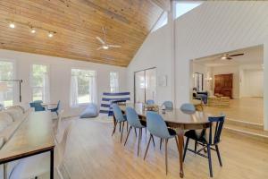 Χώρος καθιστικού στο Family Getaway on Lake Murray