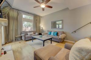 Billede fra billedgalleriet på Trendy Columbia Townhome i Columbia