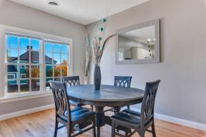 Gallery image of Lake Carolina Harborside Condo in Columbia +31 photos