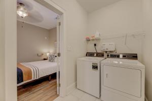 a small white room with a bed and a small appliance at Walk Cottontown Cozy Casa in Columbia