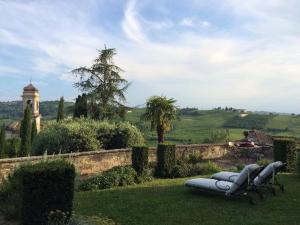 Galeriebild der Unterkunft Castello di Coazzolo in Neive