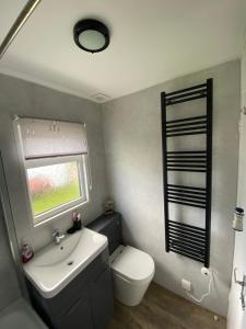 Ένα μπάνιο στο 95 Sundowner, Hemsby, Norfolk +4 φωτογραφίες