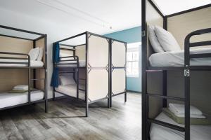 HI New York City Hostel客房内的一张或多张床位