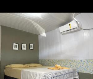 a room with a bed and a projector on the wall at Casa Aeroporto Pousada in Recife