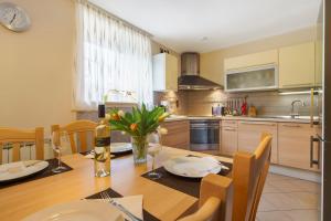 a kitchen with a table with a bottle of wine at Bella Istria Apartment in Korte