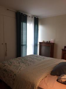 Postel nebo postele na pokoji v ubytování Appartement Taverny