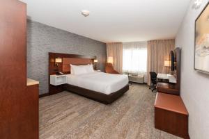 a hotel room with a bed and a desk at Quality Inn & Suites in Val-dʼOr +31 photos