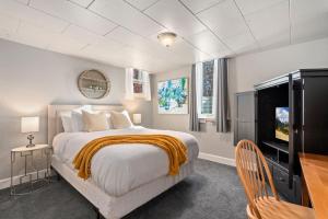 Postel nebo postele na pokoji v ubytování Garden Level Apt Mtn Ave - 8 min walk to Old Town! + 15 fotografií