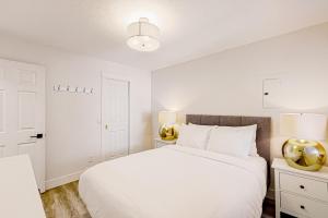 Galeriebild der Unterkunft Ice and Cozy #116C in Big White + 7 Fotos