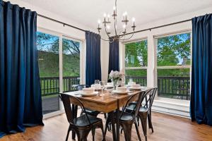 Balcone o terrazza di The Horsetooth Stoop - Biking, Boating & Sunsets