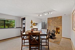 Area soggiorno di The Horsetooth Stoop - Biking, Boating & Sunsets