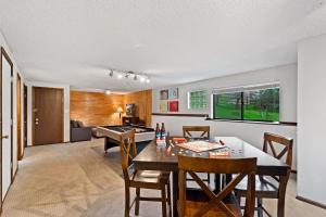 Area soggiorno di The Horsetooth Stoop - Biking, Boating & Sunsets