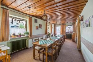 a long dining room with a long table and chairs at Geräumiges Ferienhaus in Rittsteig mit Privatem Garten in Neukirchen beim Heiligen Blut