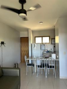 a living room with a kitchen with a table and chairs at Caldas Novas Aldeia do Lago in Caldas Novas